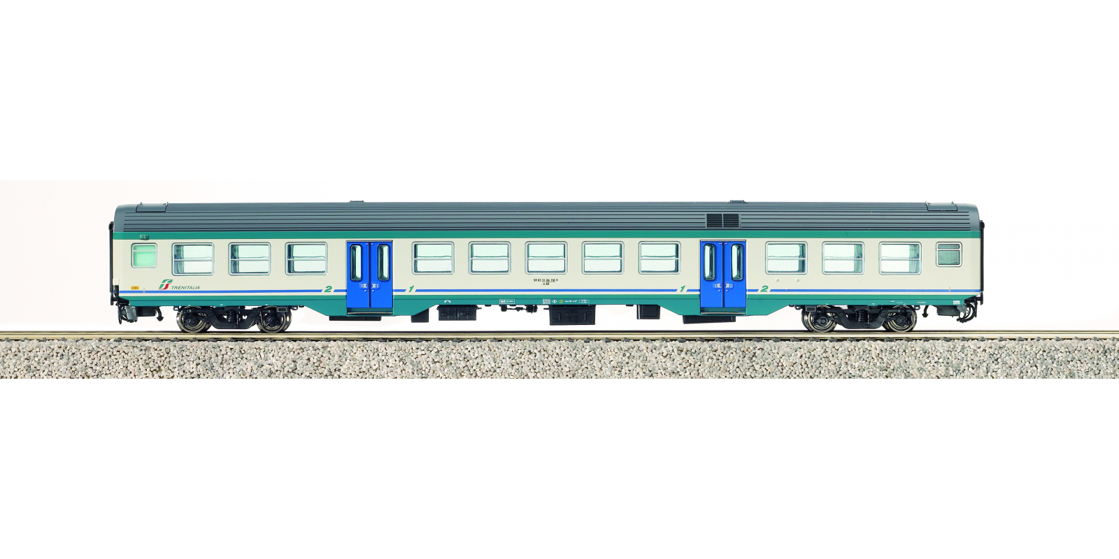 ViT3151 Wagon 1st / 2nd class MDVC carriage in XMPR livery